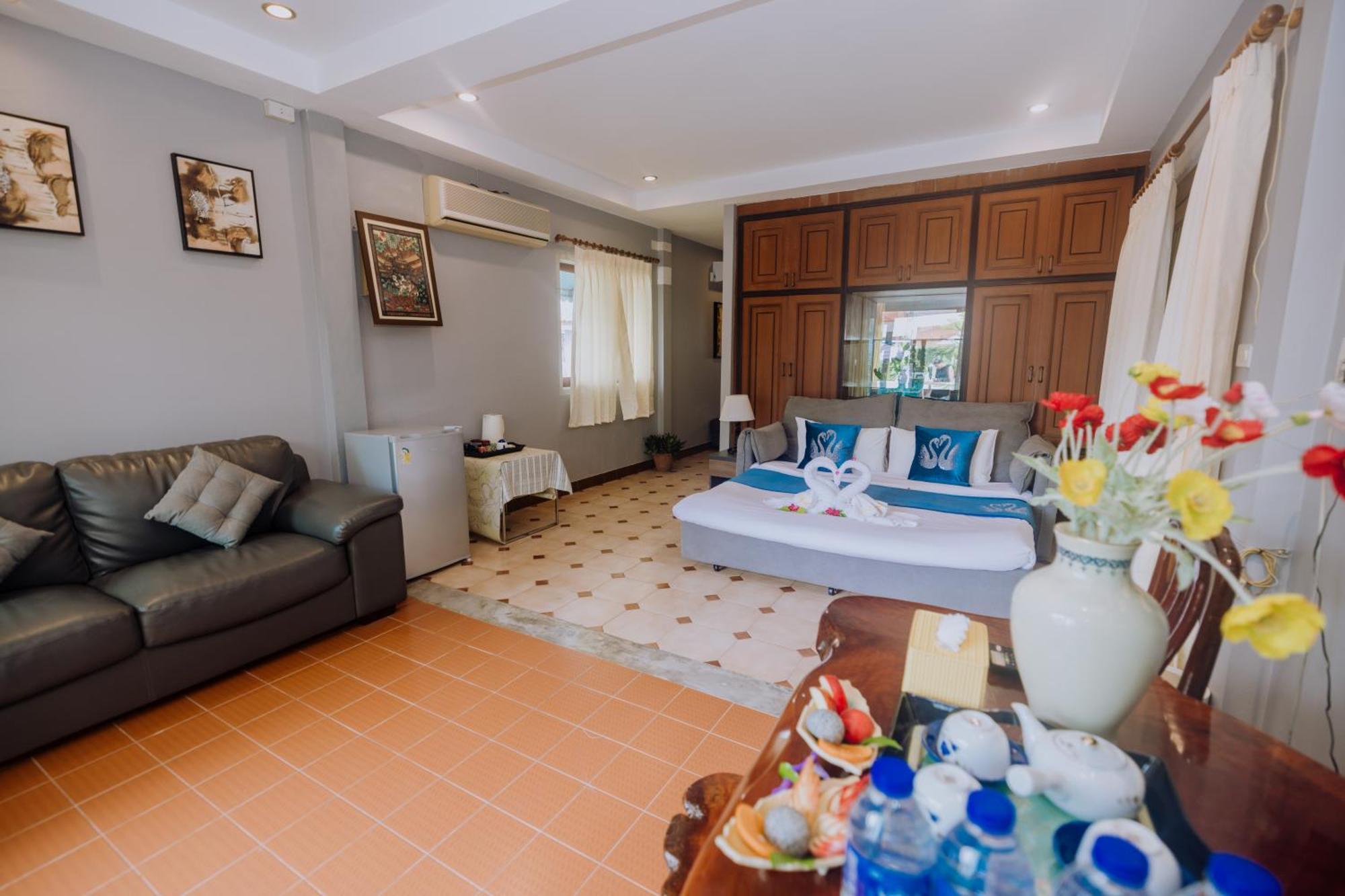 Monaburi Boutique Resort Rawai Экстерьер фото