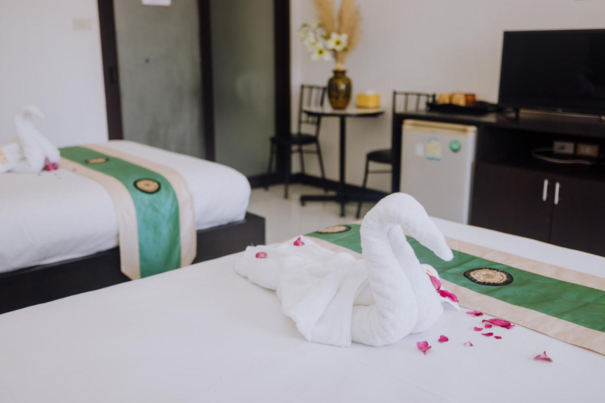 Monaburi Boutique Resort Rawai Экстерьер фото